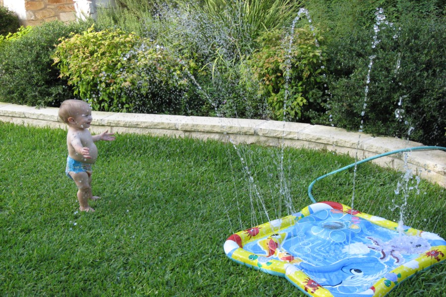 ../image/day 1 sprinkler fun with dean 15.jpg